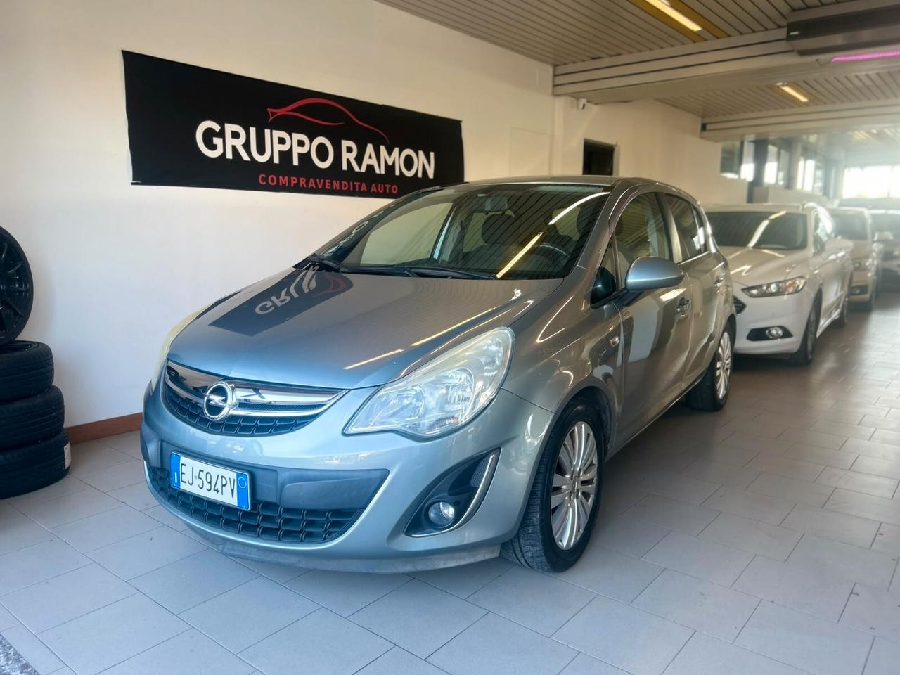 Opel Corsa 1.2 5 porte Cosmo