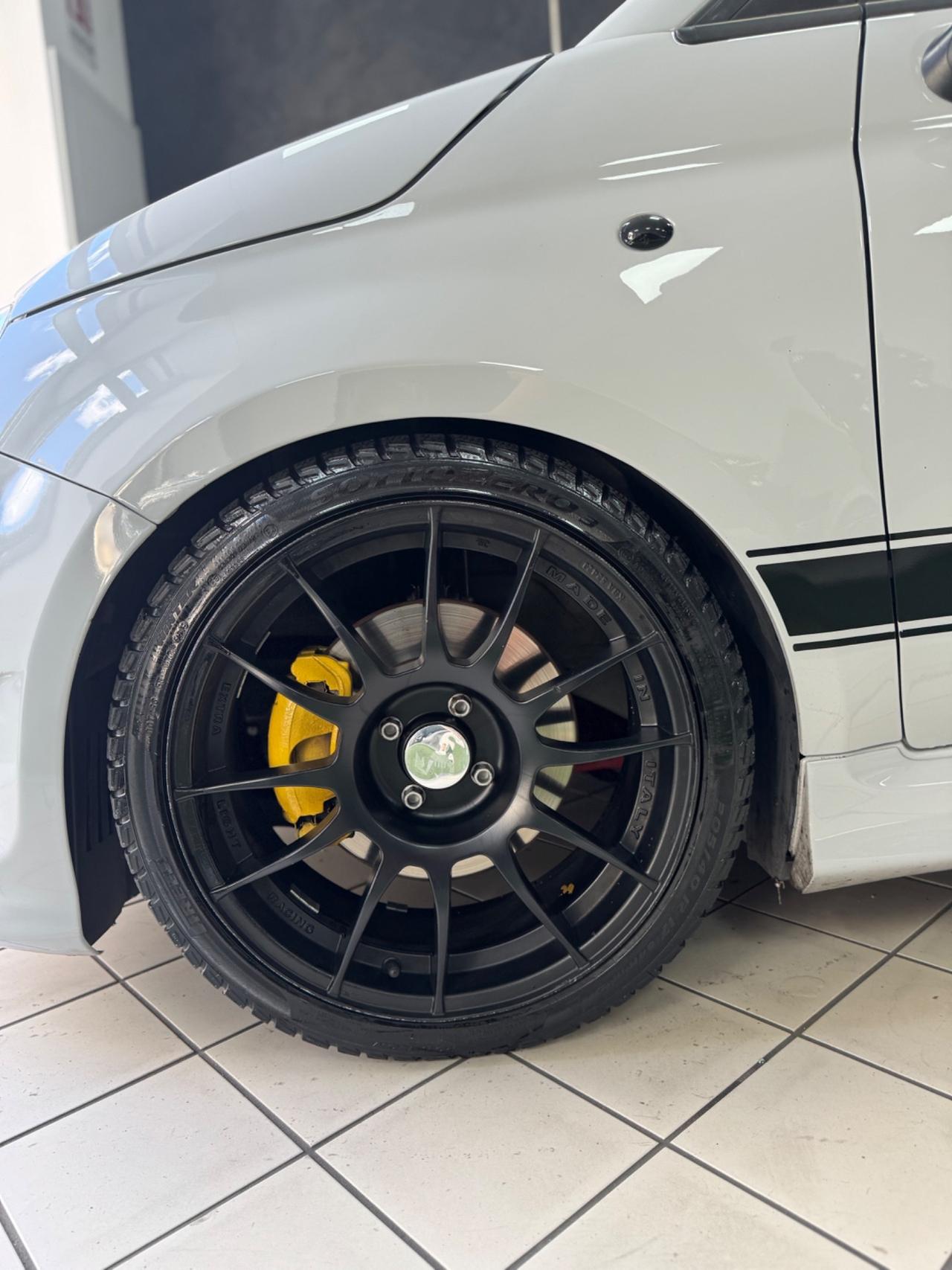 Abarth 500 C 1.4 Turbo T-Jet Custom