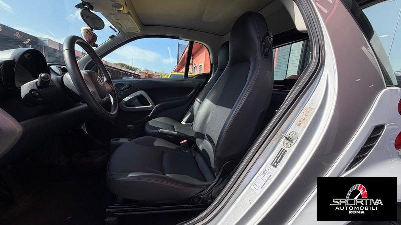 smart fortwo SERVOSTERZO CARPLAY NAVI PELLE fortwo 1000 62 kW coupé passion