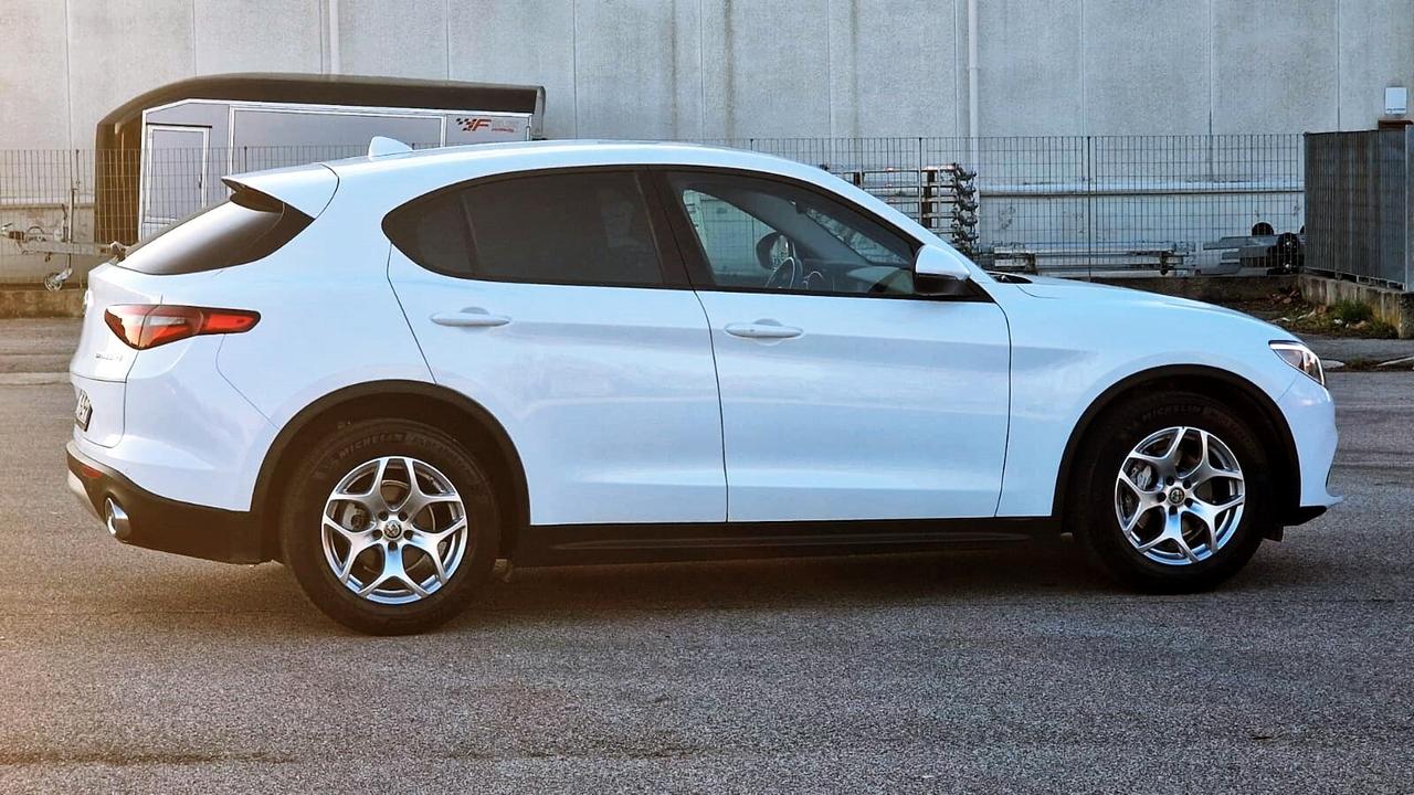 Alfa Romeo Stelvio 2.2 Turbodiesel 160 CV AT8 RWD