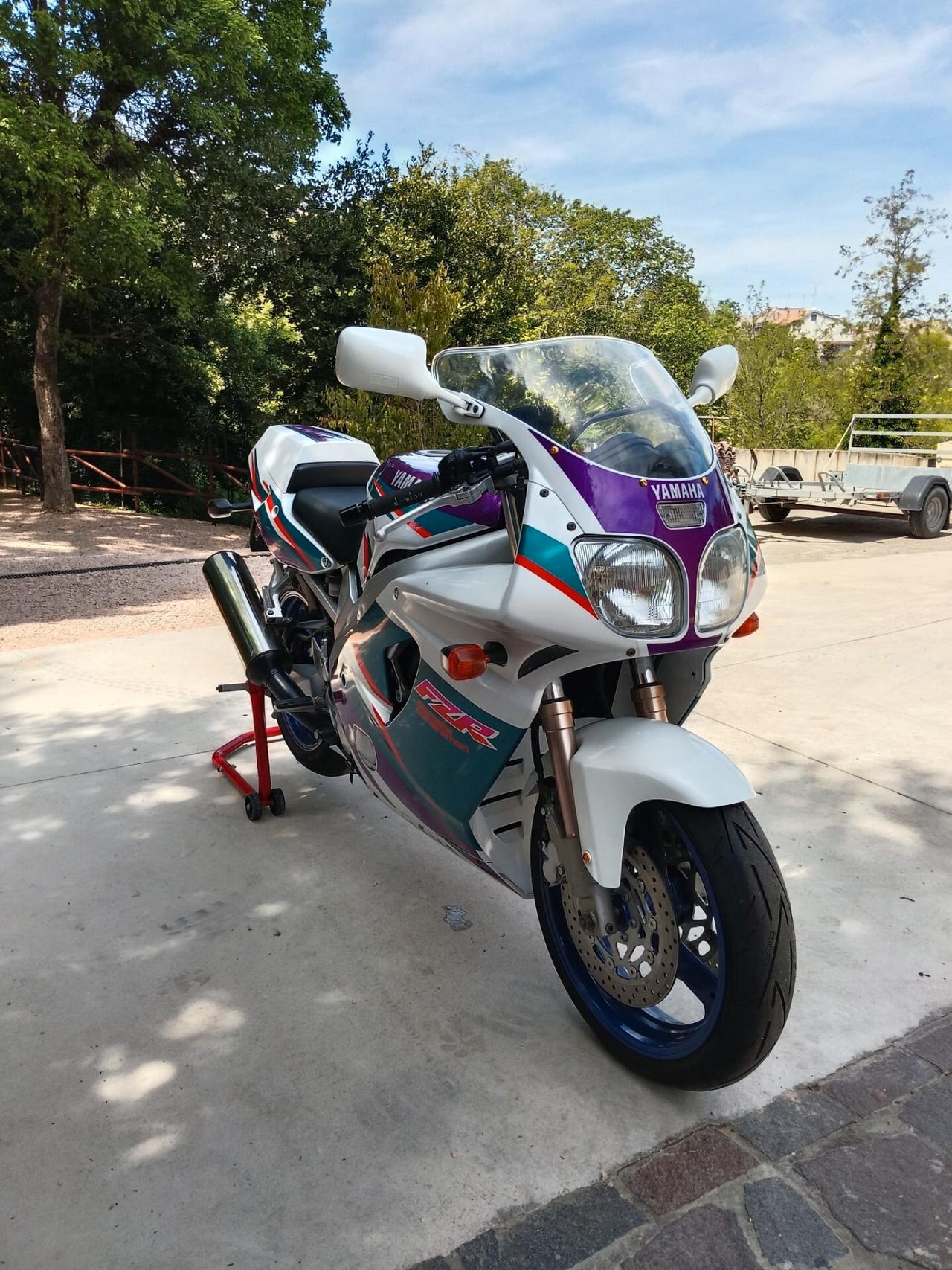 Yamaha FZR 600 R