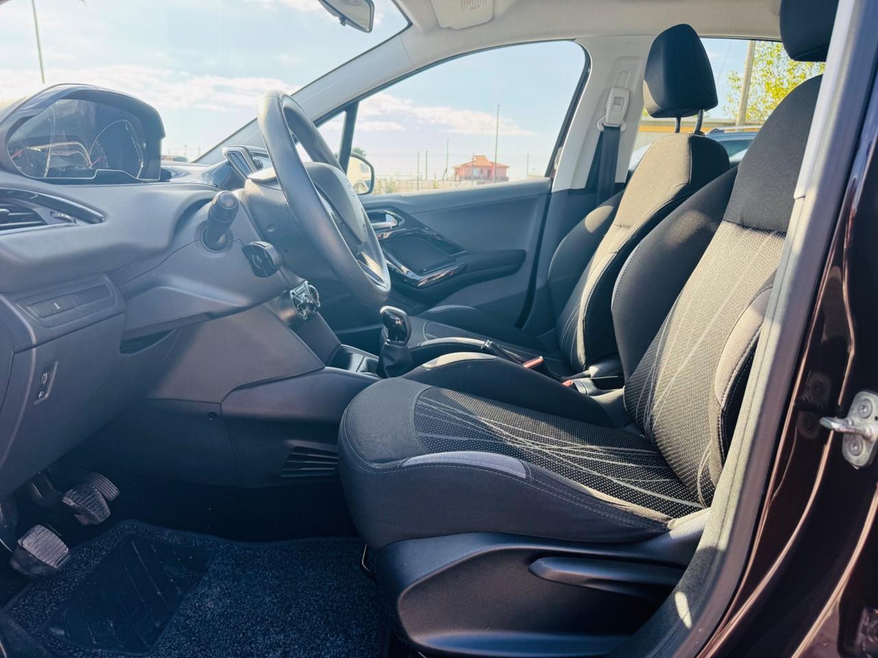 Peugeot 208 1.4 HDi 68 CV 5 porte Allure