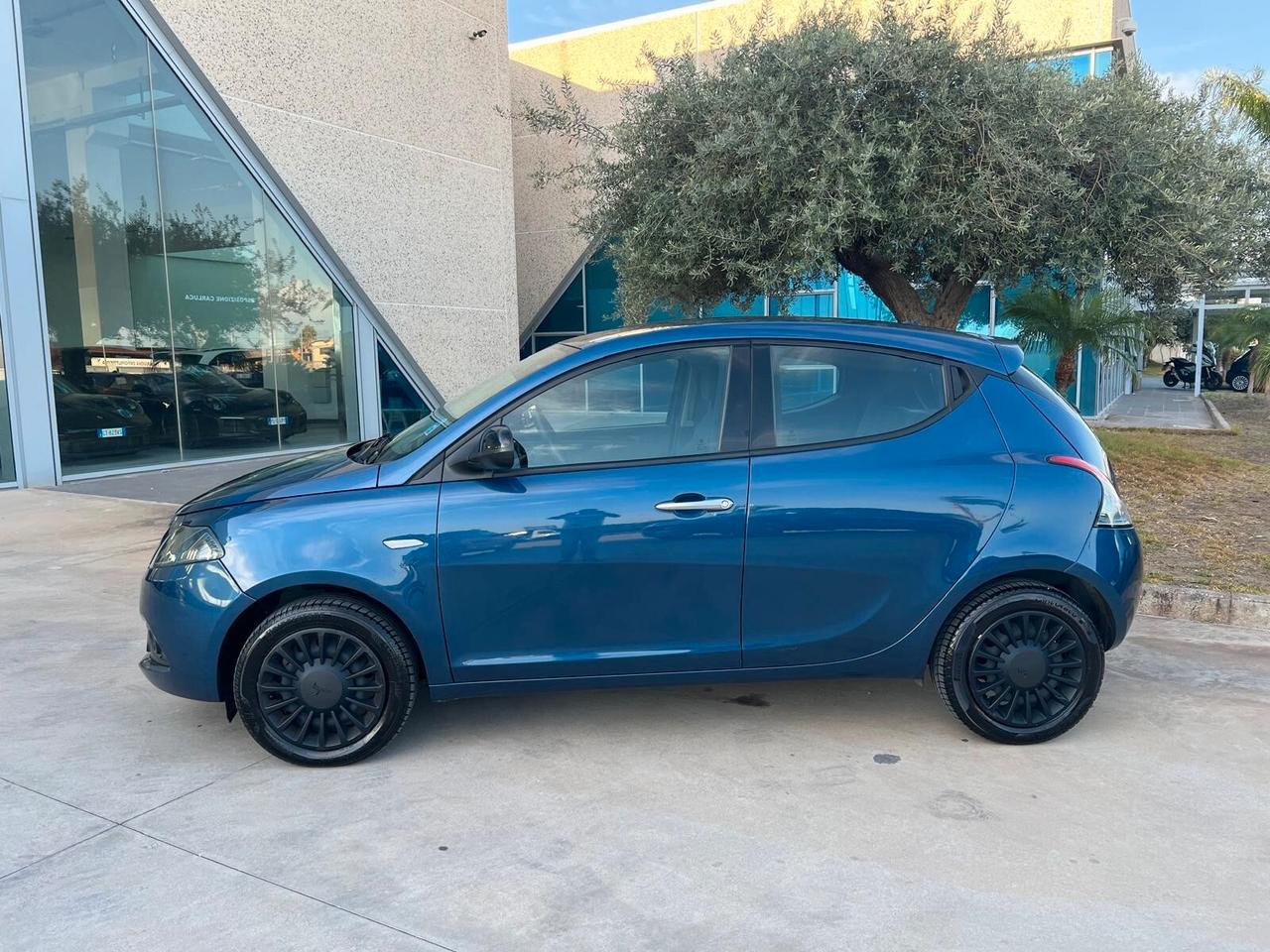 Lancia Ypsilon 1.0 Hybrid Ecochic