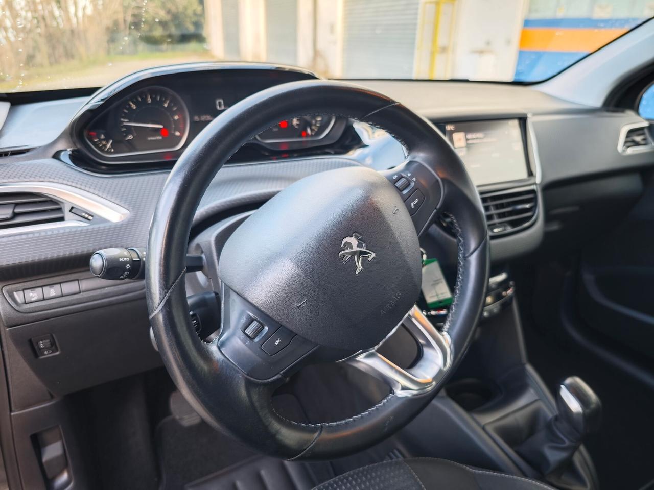 Peugeot 208 1.6 HDi 75CV