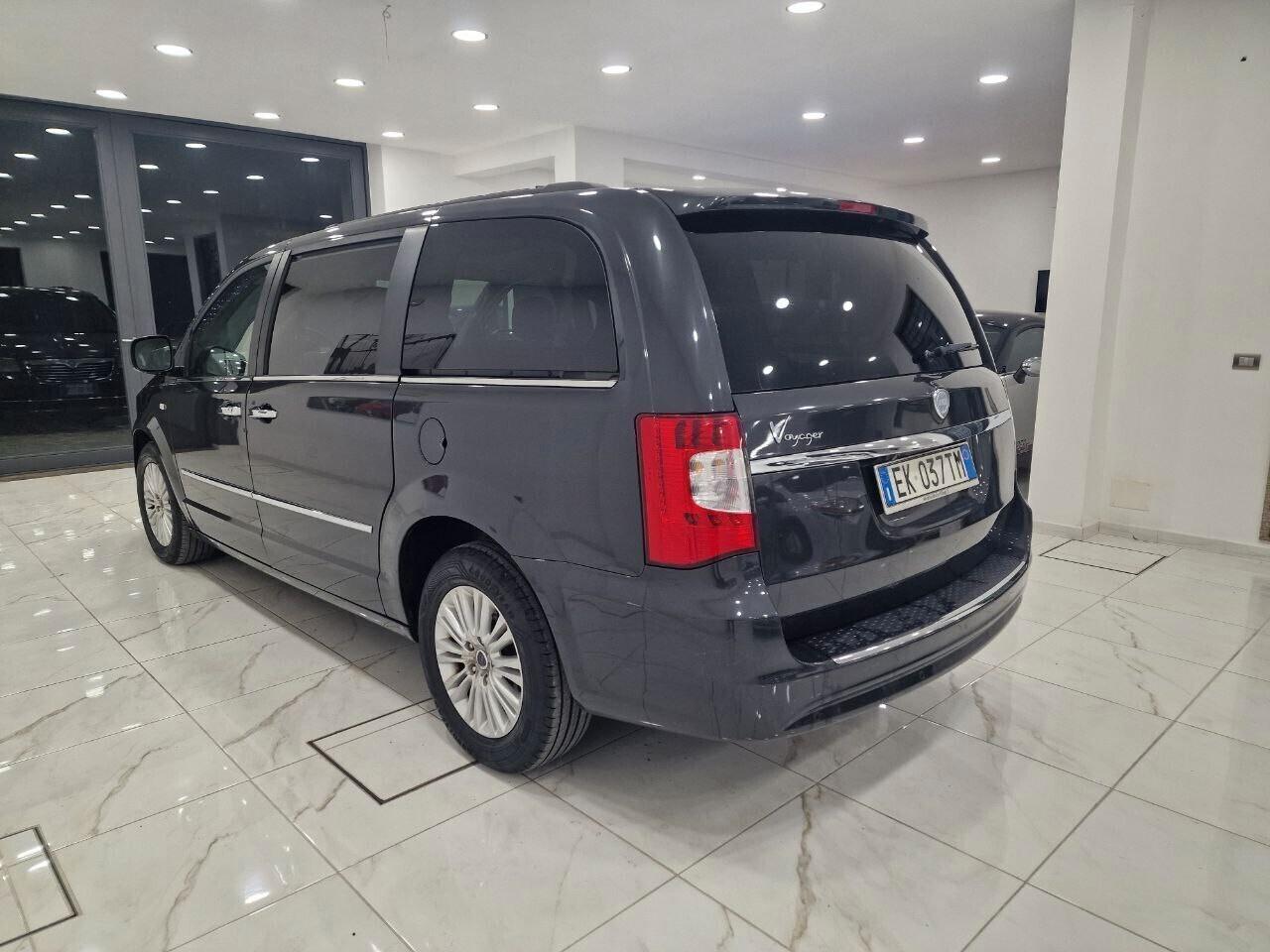 Lancia Voyager 2.8 Turbo diesel 163 CV. 7 Posti