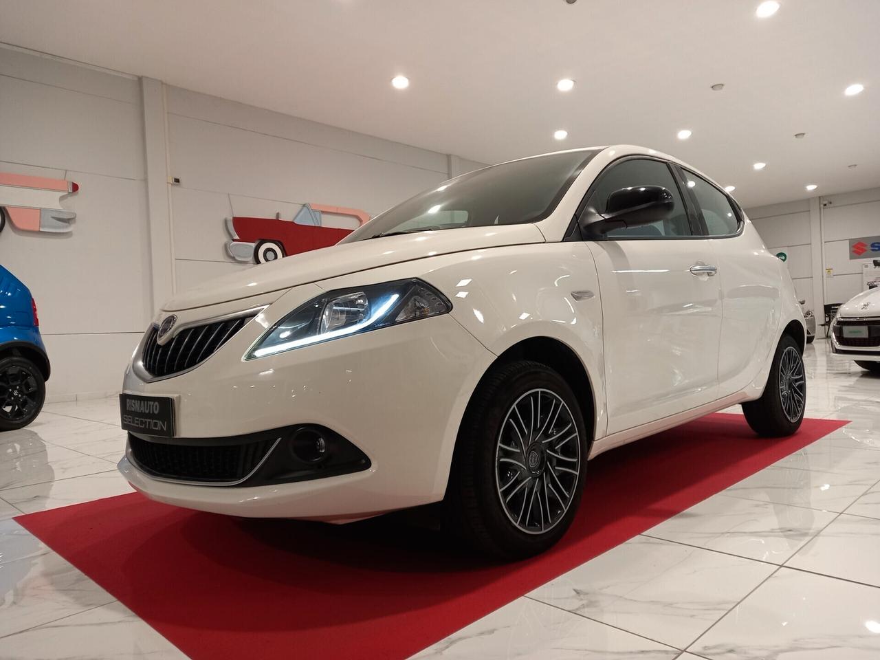 Lancia Ypsilon 1.0 HYBRID 12.000 km