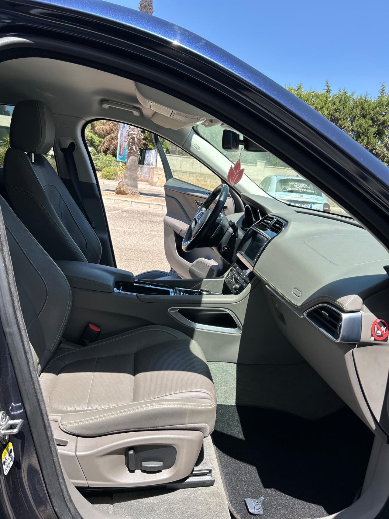 Jaguar F-Pace 2.0 D 180 CV AWD R-Sport