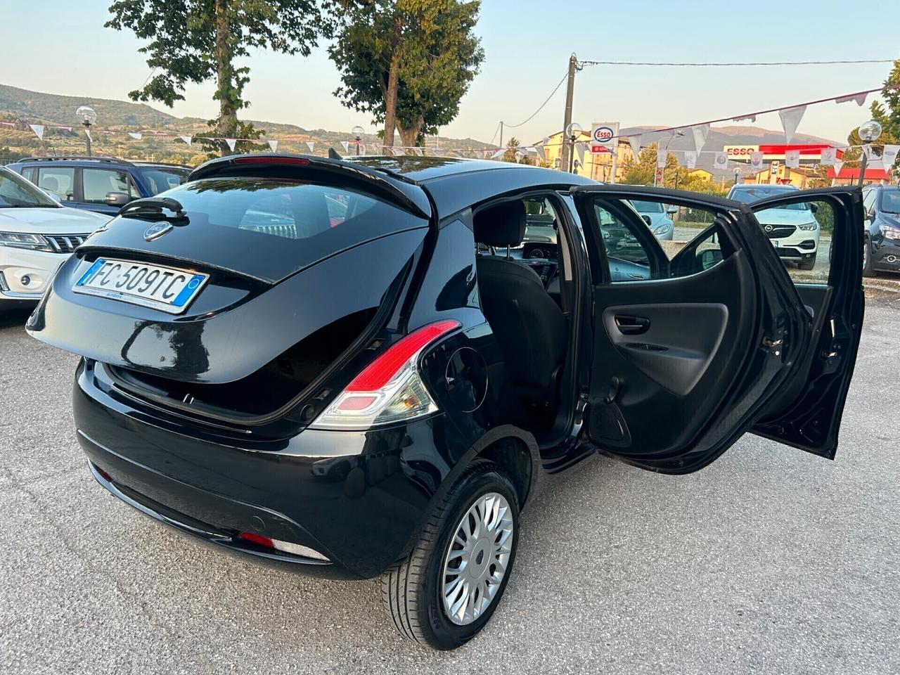 " UNA CHICCA " Lancia Ypsilon 85 CV Metano Ecochic Platinum