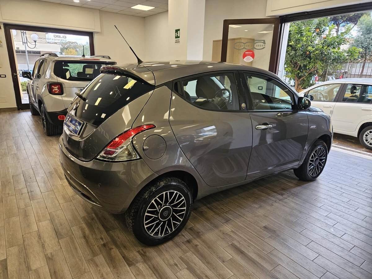 Lancia Ypsilon 0.9 TwinAir 5 porte Metano Ecochic Gold 84CV