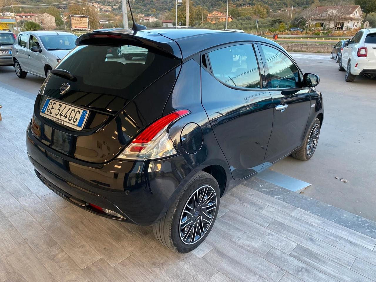 Lancia Ypsilon 1.2 69 CV 5 porte GPL Ecochic Gold