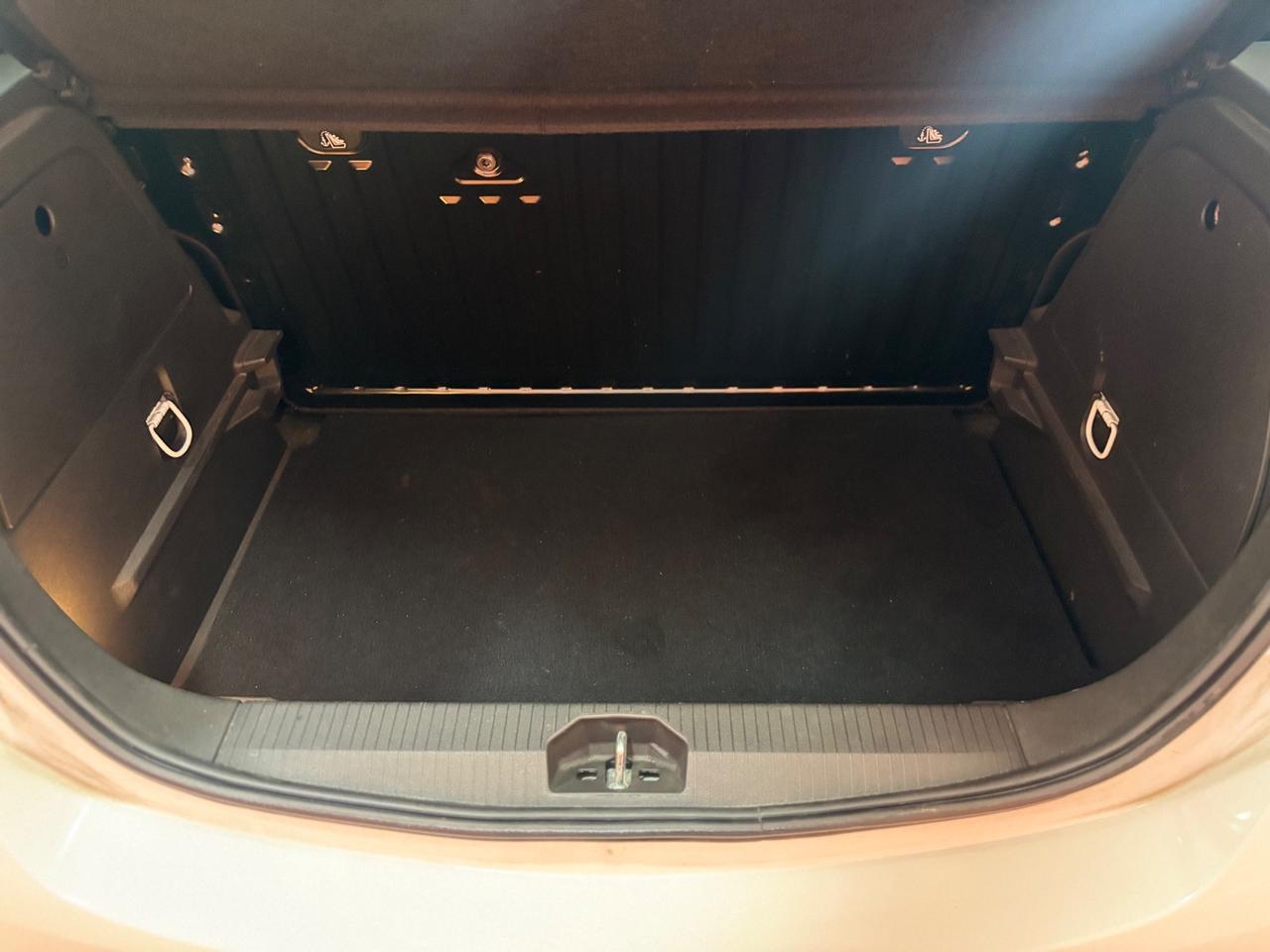 Opel Corsa 1.4 90CV GPL Tech 5 porte b-Color