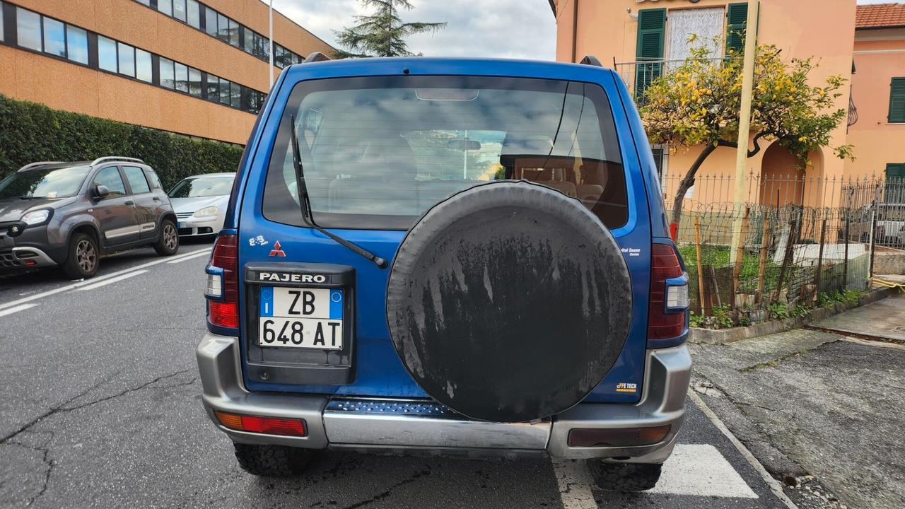 Mitsubishi Pajero 2.5 TDI 3p. GLS1