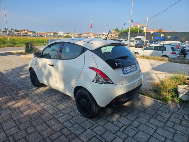 LANCIA Ypsilon 1.0 FireFly 5 porte S&S Hybrid Ecochic Silver