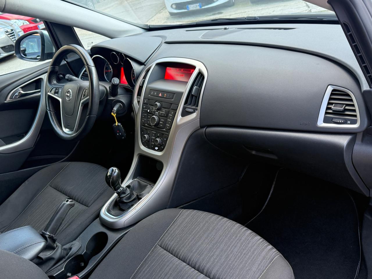 Opel Astra 1.4 100CV 5 porte Cosmo - Neopatentati