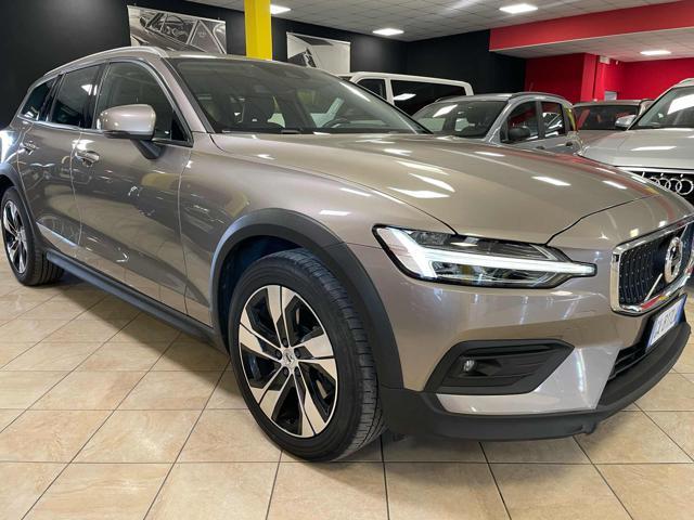 VOLVO V60 Cross Country D4 AWD Geartronic *led/telecam/pelle*