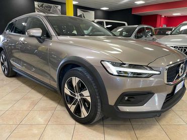 VOLVO V60 Cross Country D4 AWD Geartronic *led/telecam/pelle*
