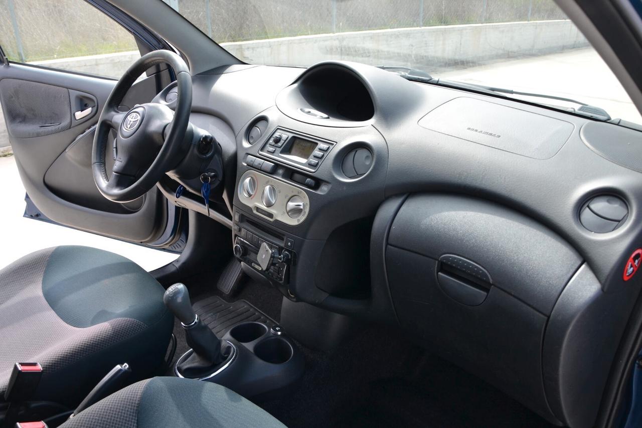 Toyota Yaris 1.0i 16V cat 5 porte Sol