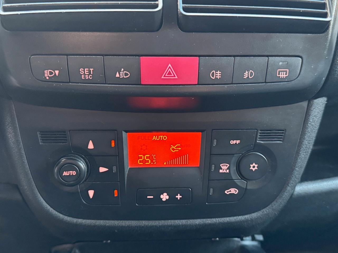 OPEL COMBO 1.6 CDTI 105 CV. 5 POSTI GANCIO TRAINO