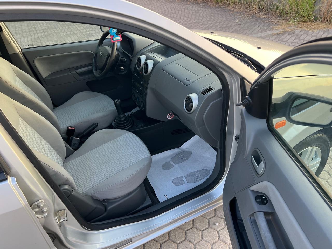 Ford Fiesta 1.2i 16V cat 5 porte Ambiente
