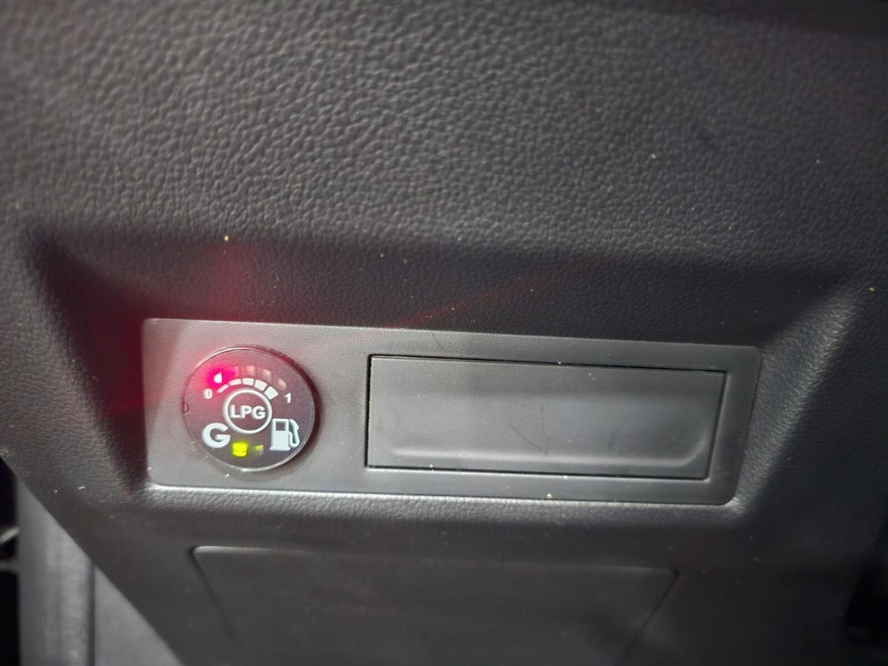 NUOVA RENAULT CAPTUR INTENS ENERGY BICOLOR EDITION 1.0 TCE 101CV B/GPL