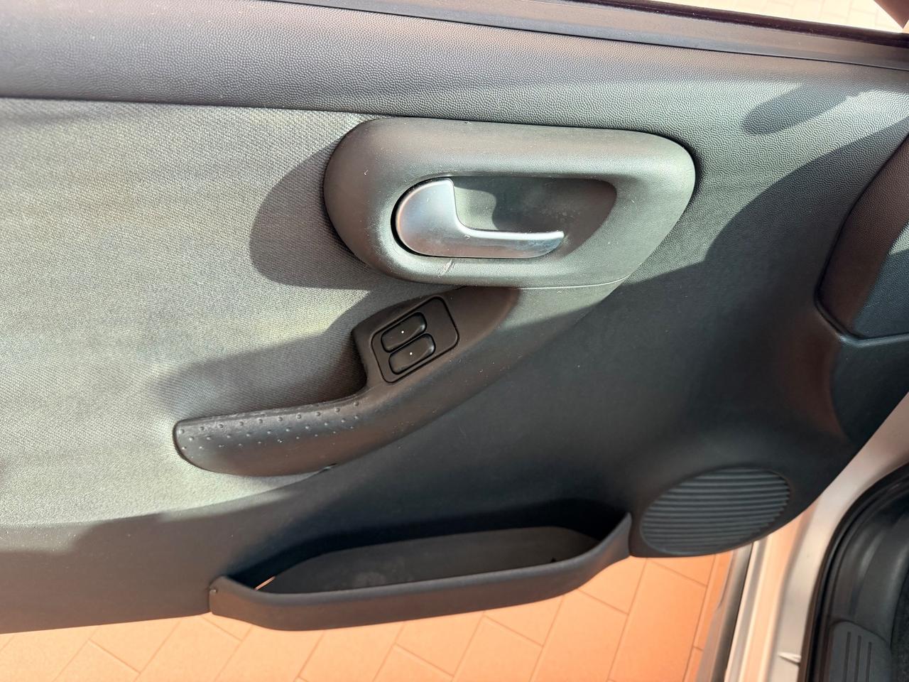 Opel Corsa 1.2 Benzina 75cv Neopatentati