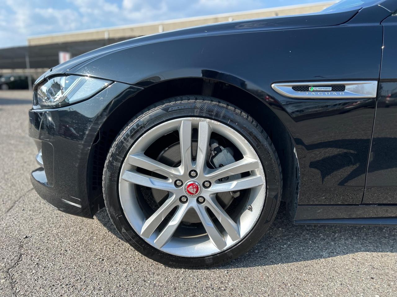 Jaguar XE 2.0 D AWD Turbo aut. R-SPORT