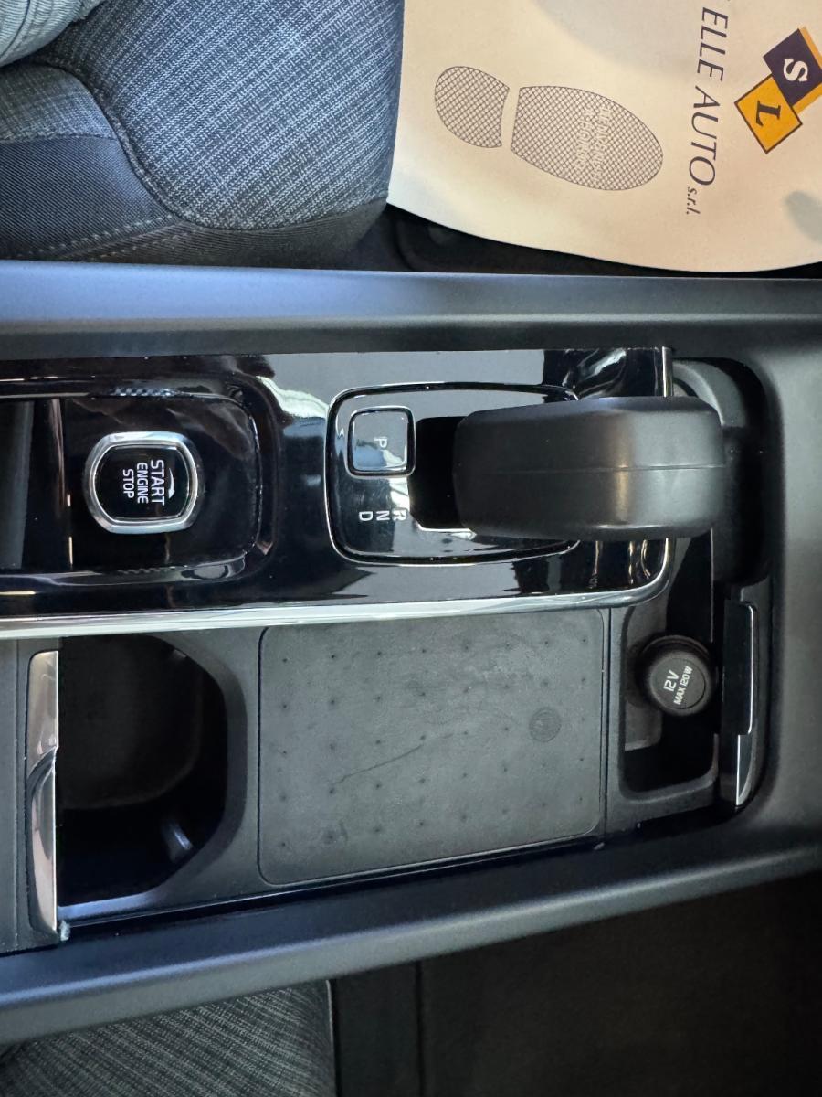 VOLVO XC60 -B4 automatico Core UNICO PROP/ RETROCAMERA/ LED/ SEDILI ELETTRICI