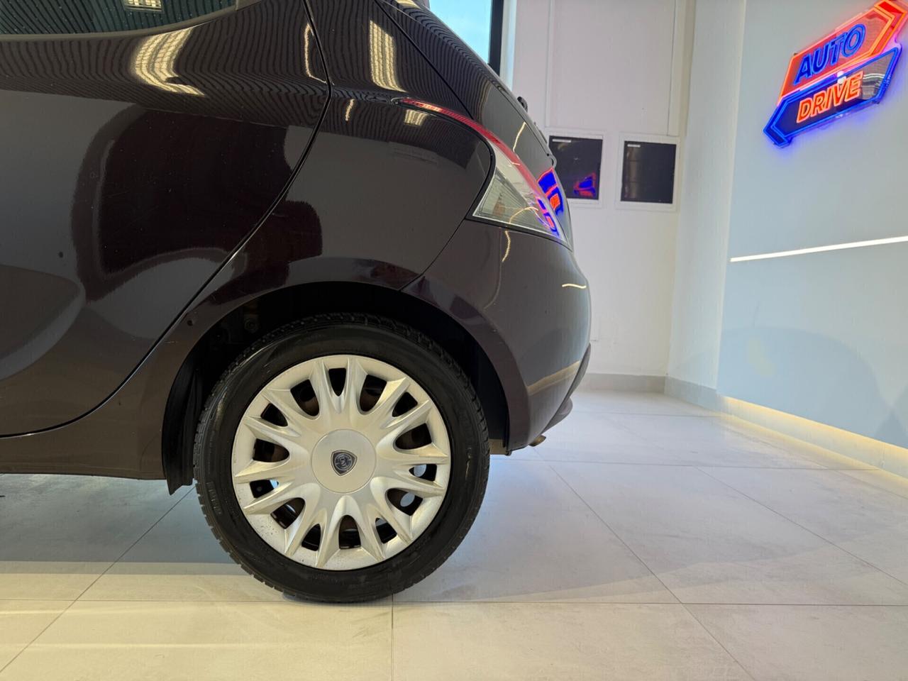 Lancia Ypsilon 1.2 69 CV 5 porte S&S Platinum