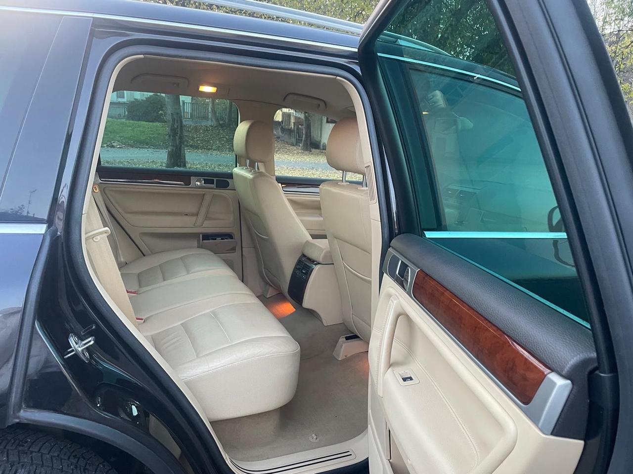 Volkswagen Touareg 3.0/240CV V6 TDI DPF tip. Exclusive