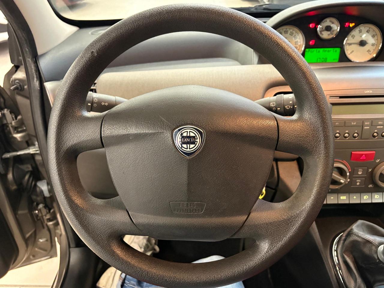 Lancia Ypsilon 1.2 16v Oro