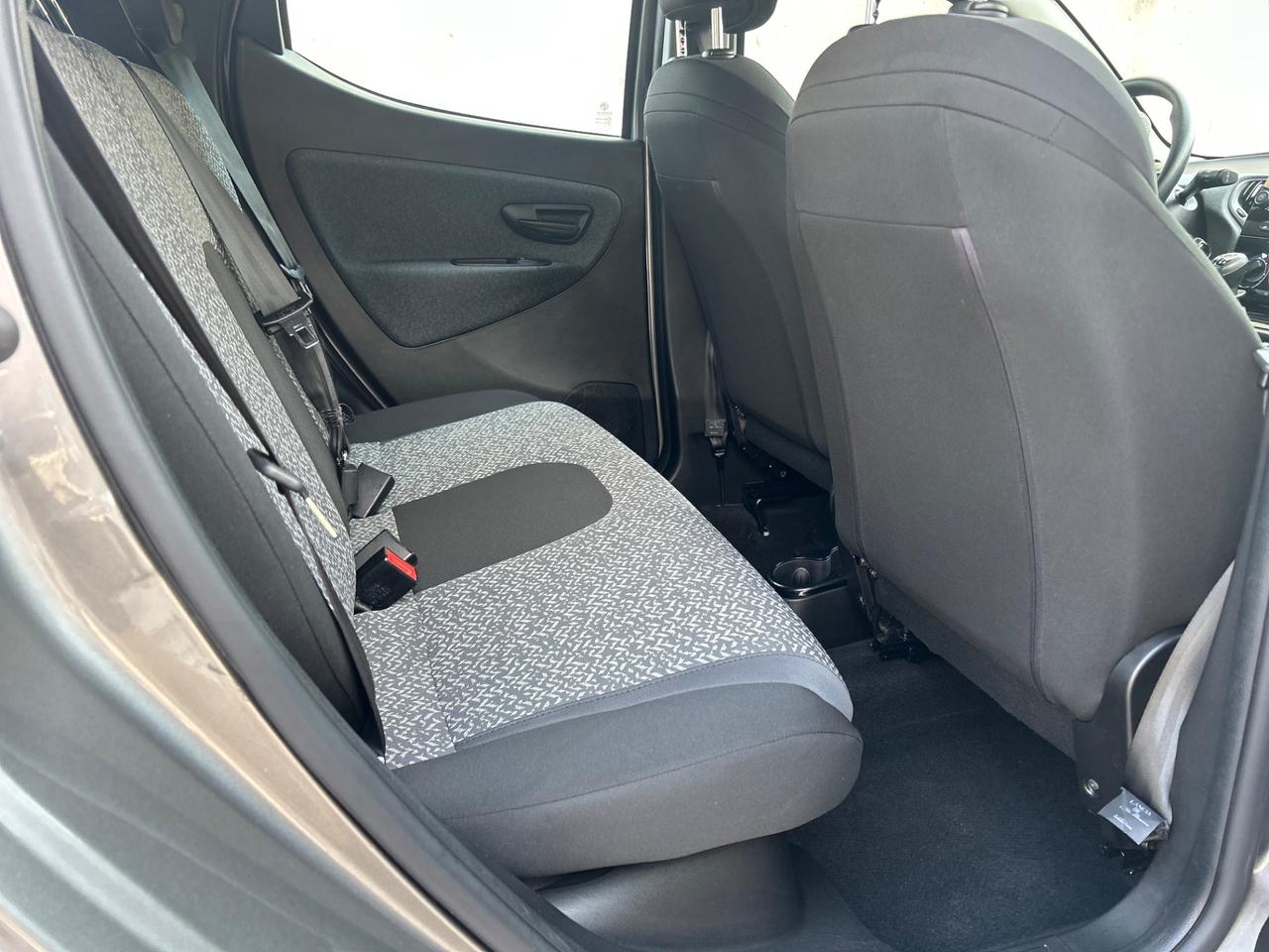Lancia Ypsilon 1.0 FireFly Hybrid Silver Plus