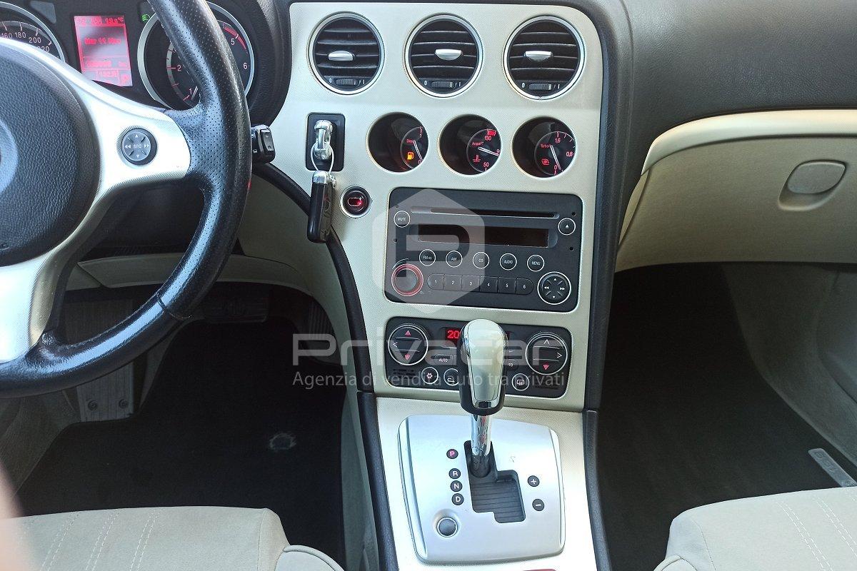 ALFA ROMEO 159 1.9 JTDm 16V Distinctive Q-Tronic