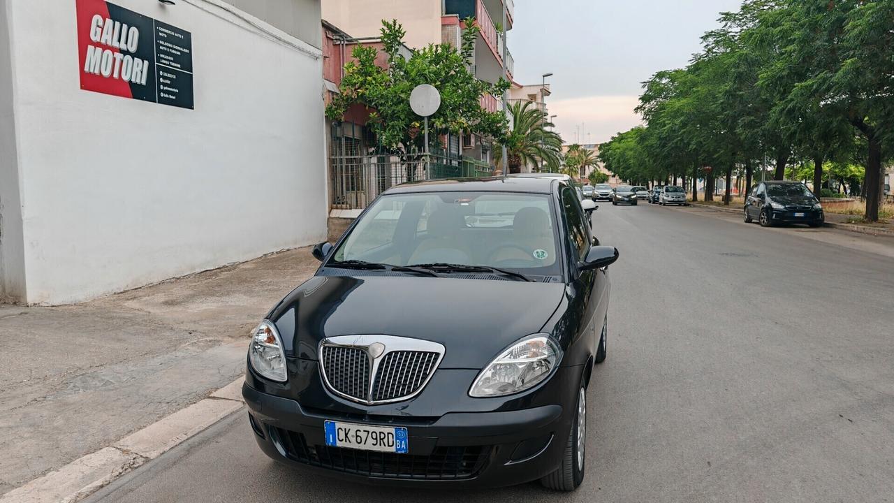 Lancia Ypsilon 1.2 16V Platino
