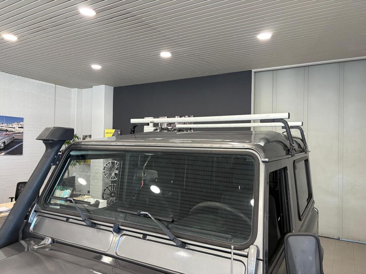 Land Rover Defender VI 2007 90 Defender 90 2.4 td E