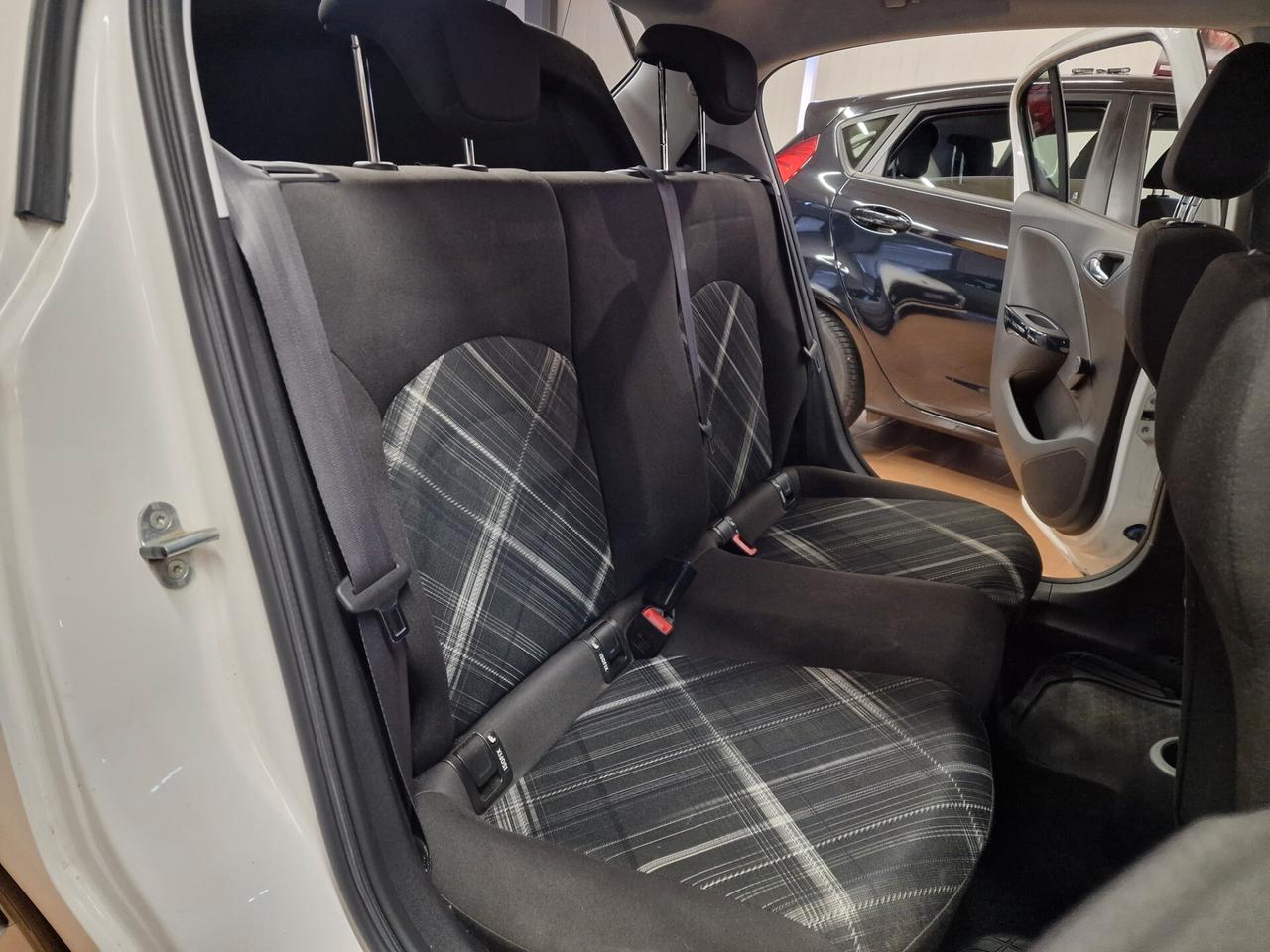 Opel Corsa 1.4 90CV GPL Tech 5 porte b-Color, 102 mila chilometri