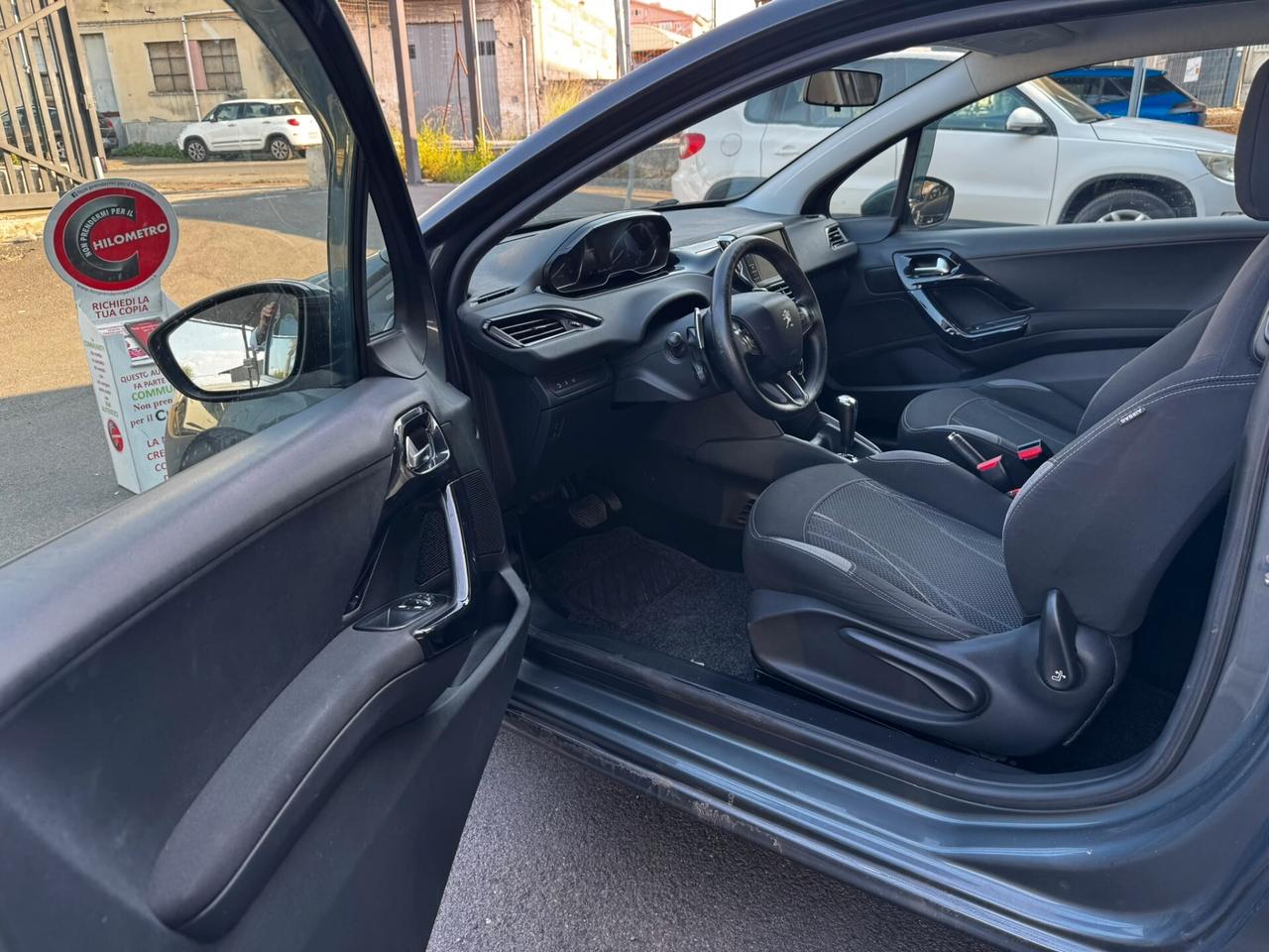 Peugeot 208 1.4 e-HDi 68 CV S&S robotizzato 3 porte Active
