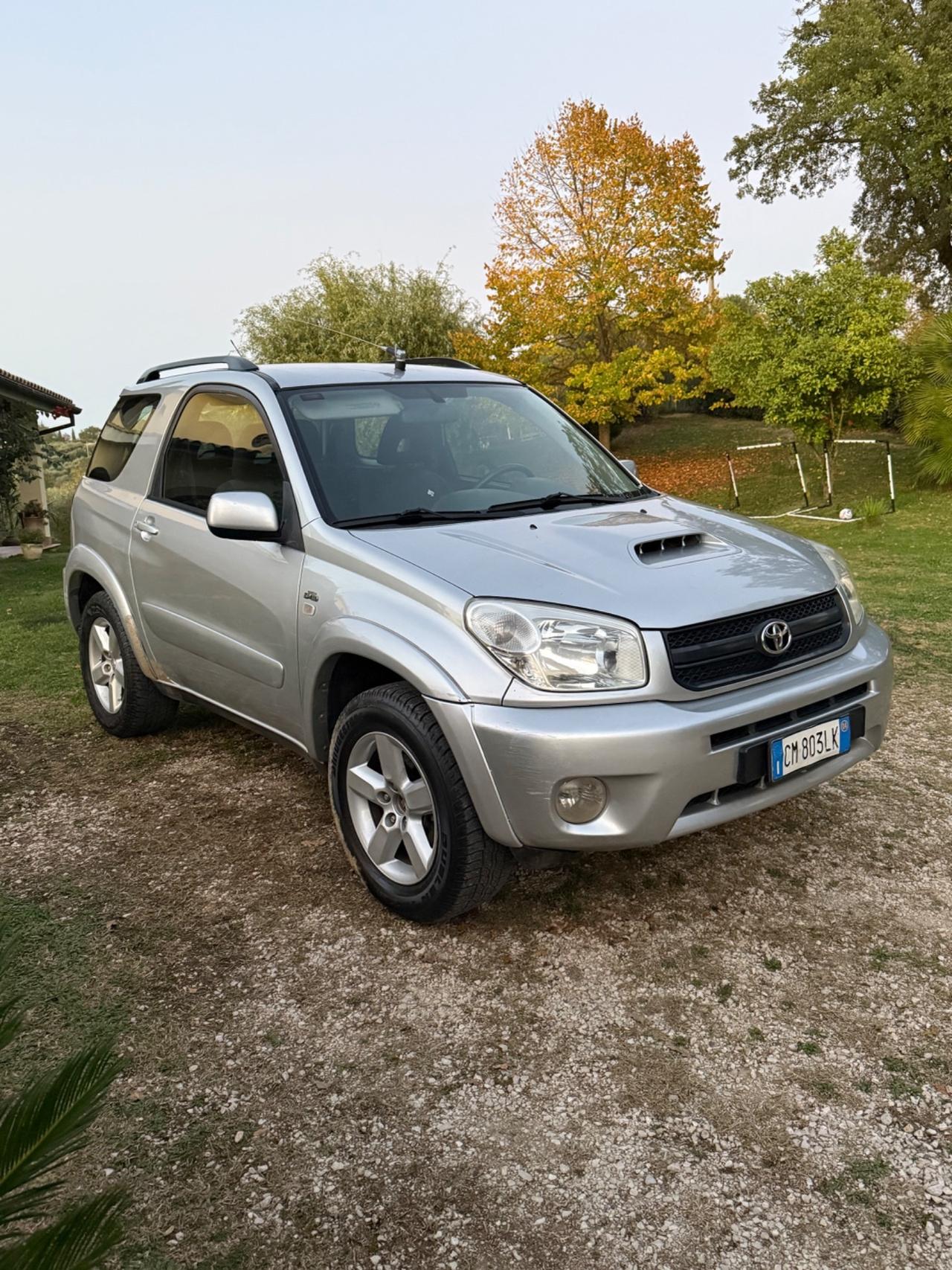 Toyota RAV 4 RAV4 2.0 Tdi D-4D cat 3 porte Sol