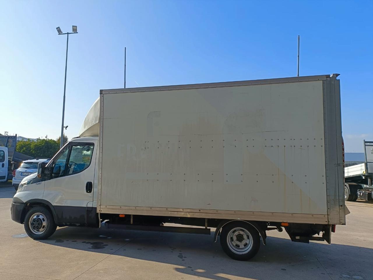 Iveco Daily FURGONE BOX CON SPONDA E PORTA LATERALE