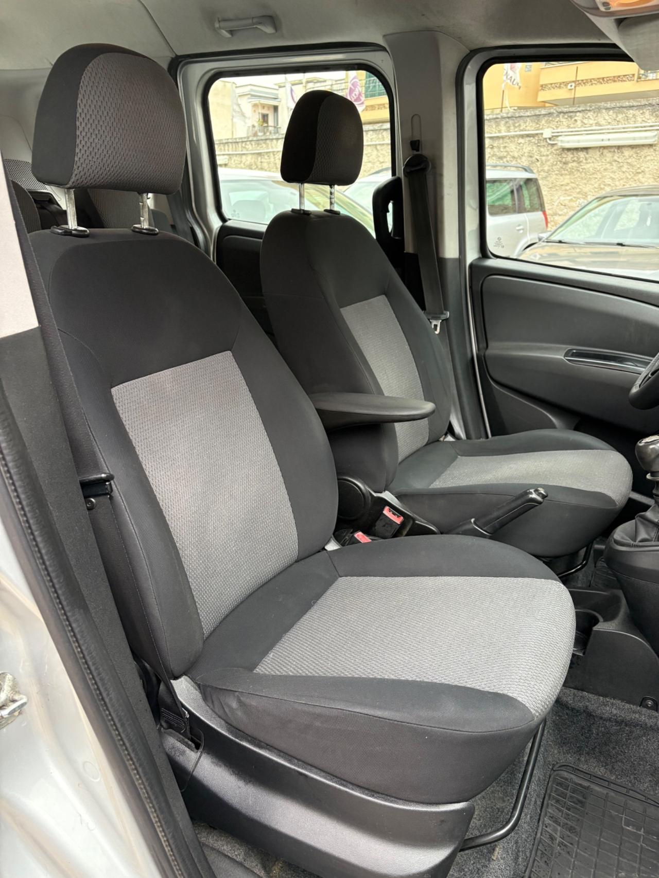 Fiat Doblò 1.6 MJT furgone con 5 posti