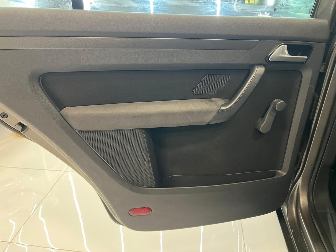 Volkswagen Touran 1.9 TDI 105CV Conceptline 7 POSTI UNICO PROPRIETARIO