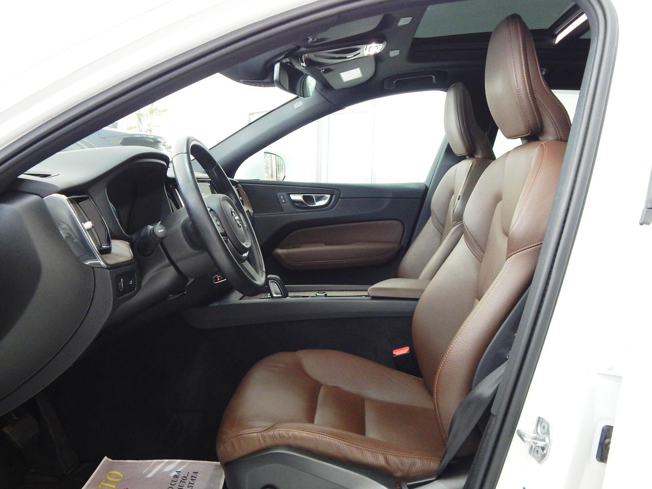 Volvo XC60 2.0 B4 Momentum Pro AWD Aut TETTO-NAVI-PELLE-KAMER