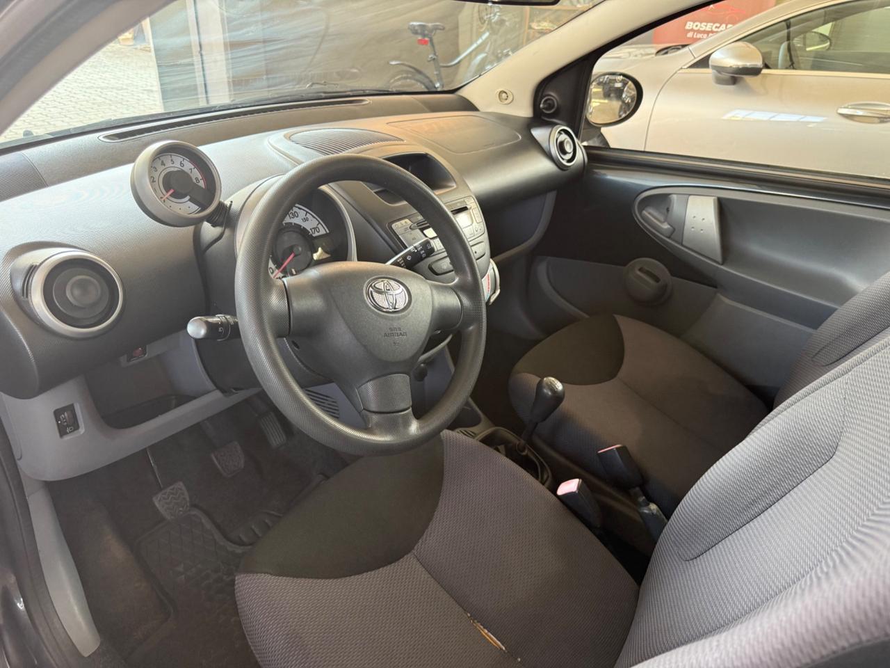 Toyota Aygo 1.0 12V VVT-i 5 porte Sol