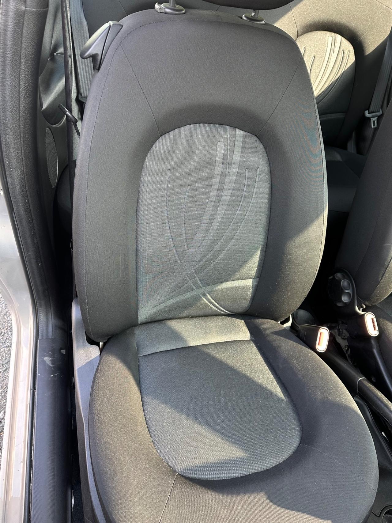 Lancia Ypsilon 1.2 69 CV Unyca
