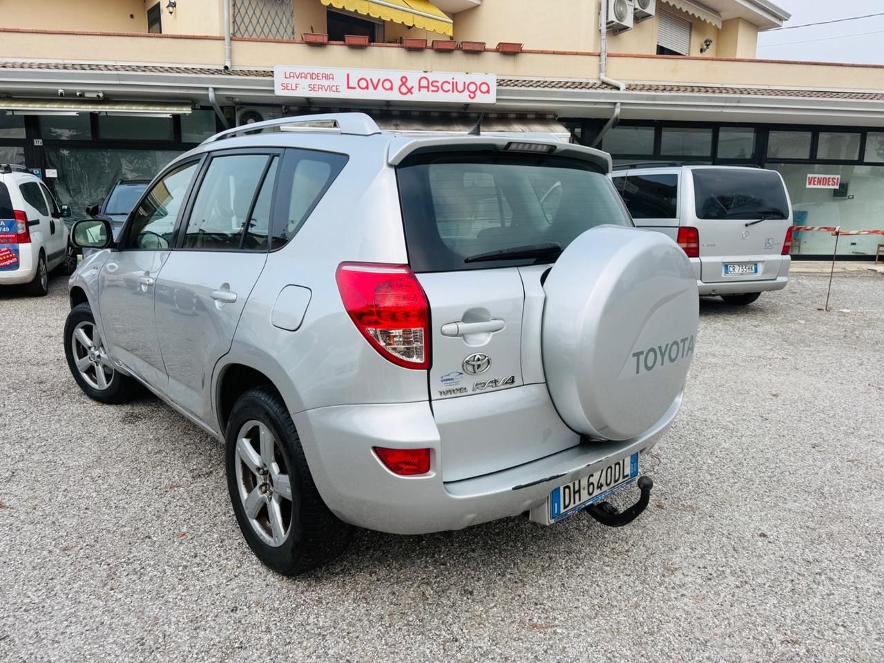 Toyota RAV 4 2.2 D-4D Gancio traino estraibile