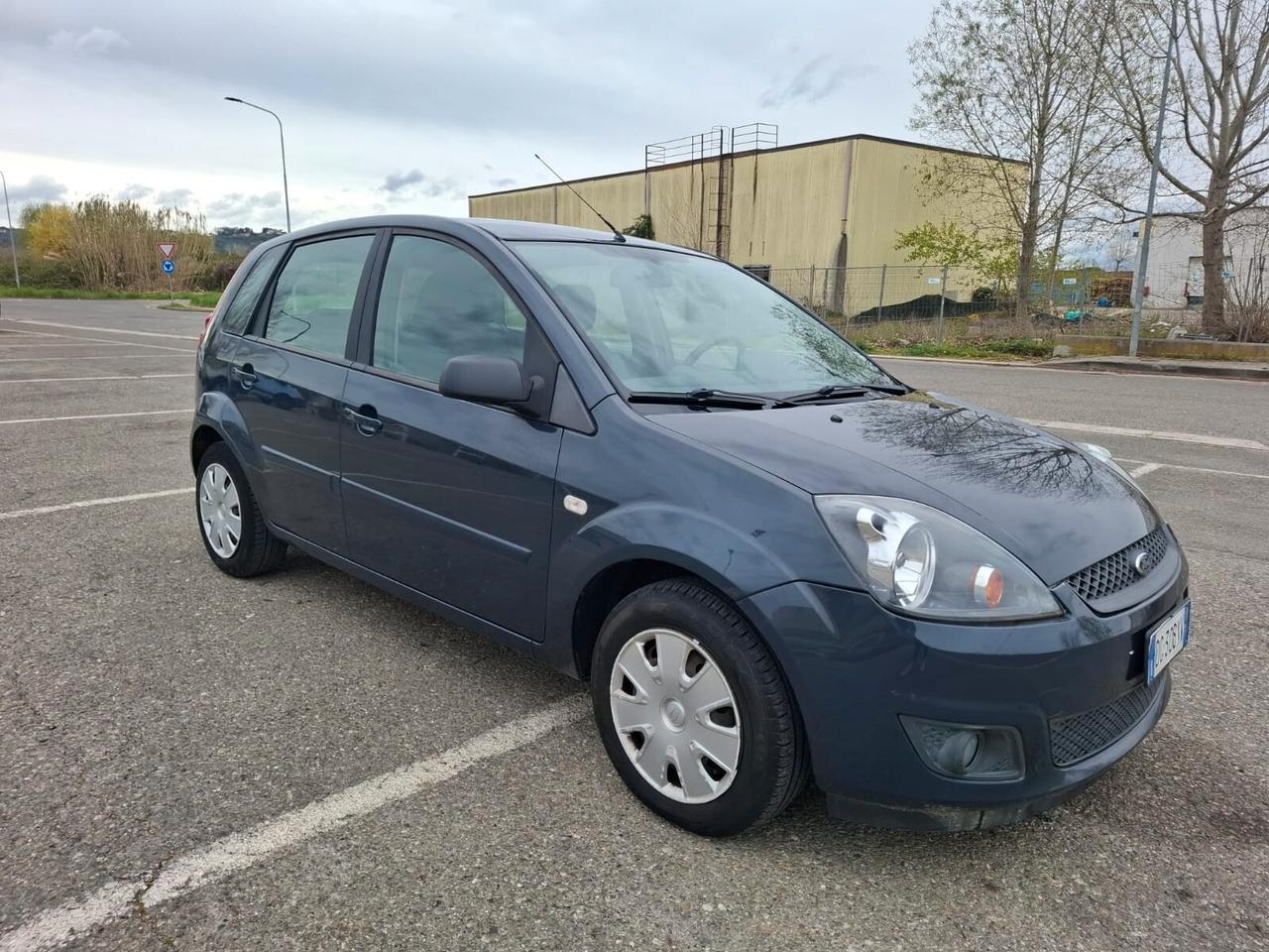 Ford Fiesta 1.2 5 porte SOLAMENTE 85.000 KM