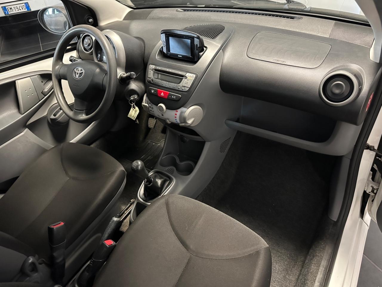 TOYOTA AYGO 1.0 NEOPATENTATI 68CV CONNECT GARANZIA