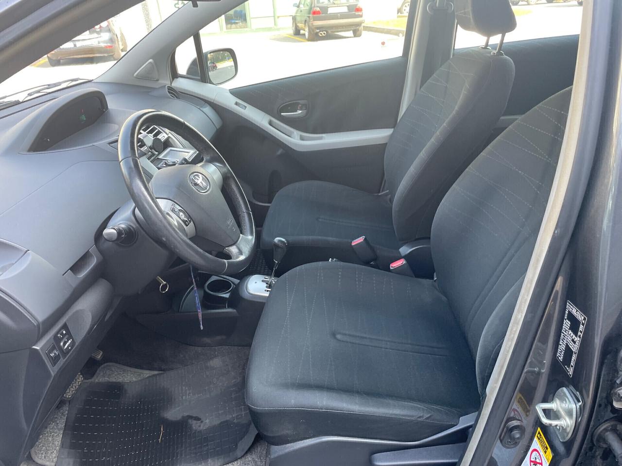 Toyota Yaris 1.3 5 porte Navi*Automatik*Solo 86000*