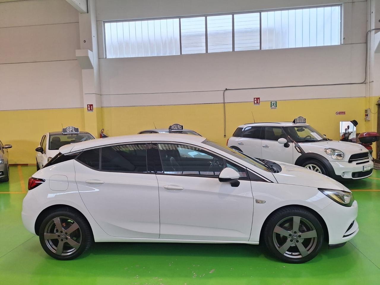 Opel Astra 1.4b. Turbo 150CV 5 porte