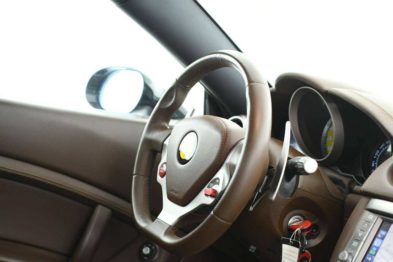 FERRARI California 4.3 dct PELLE+SOSP.DUAL MODE+FRENI CARBOCERAMICA GIALLI