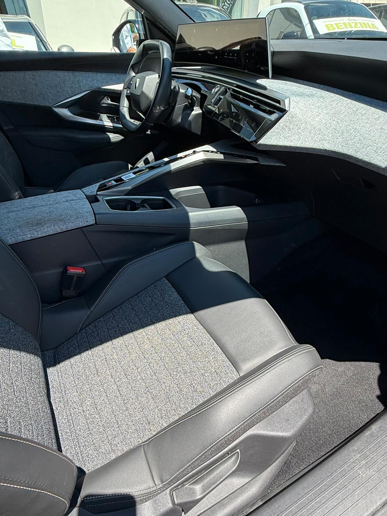 Peugeot 3008 Hybrid 136 e-DCS6 Allure 02/2025